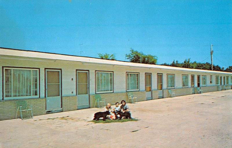 Strongs Motel - Old Postcard